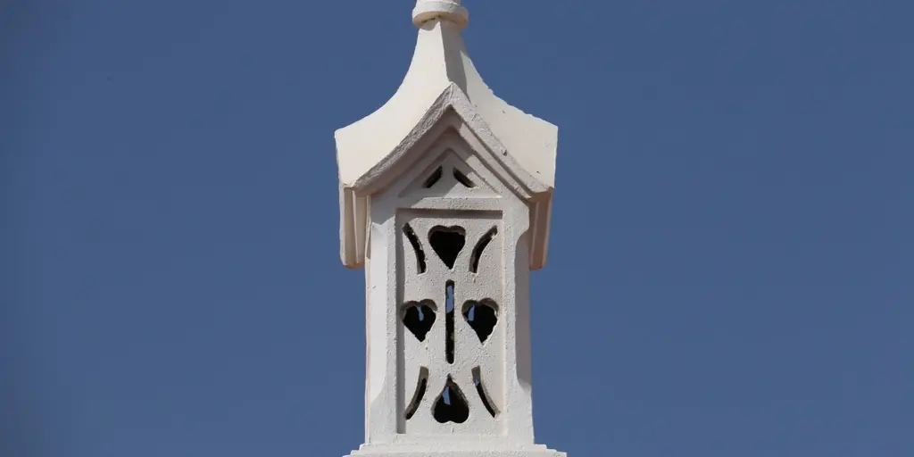 Electric or Gas Fireplace: What Are the Chimney Requirements?