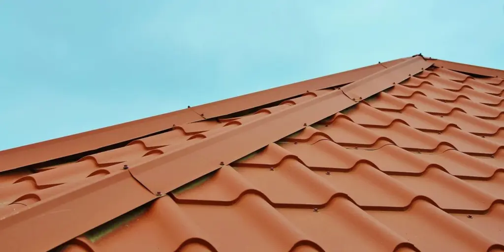 How Do You Know When to Replace Your Roof? A Roofer’s Guide to the Key Signs