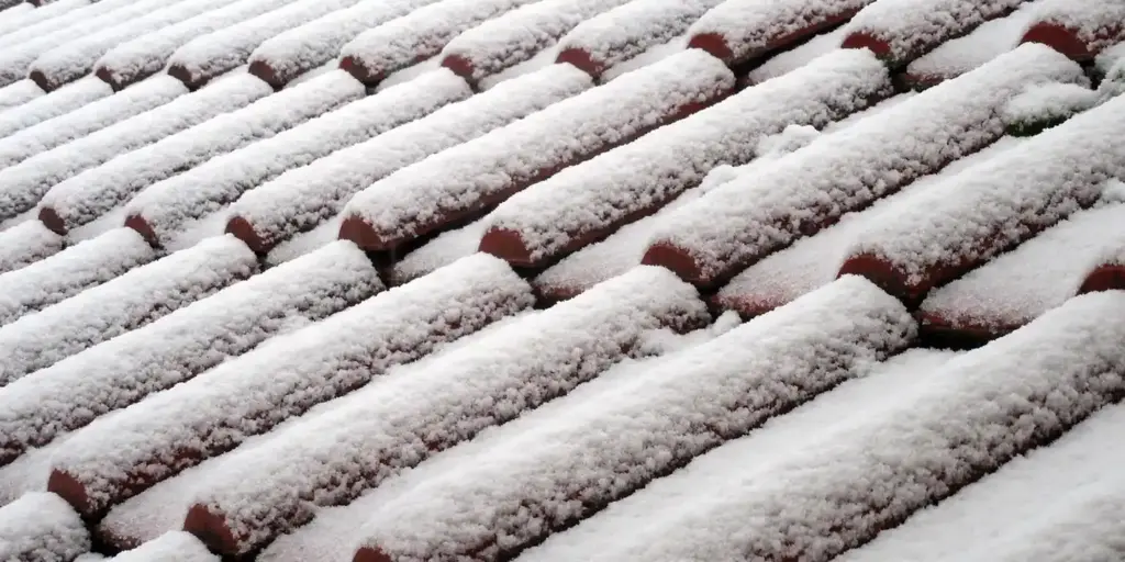 Can You Safely Fix or Replace a Roof in the Rain? A Roofer’s Practical Guide
