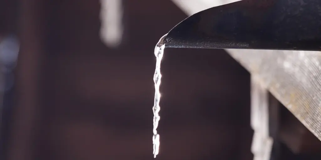 Seamless vs. Sectional Gutters: Which One is Right for Your Home?